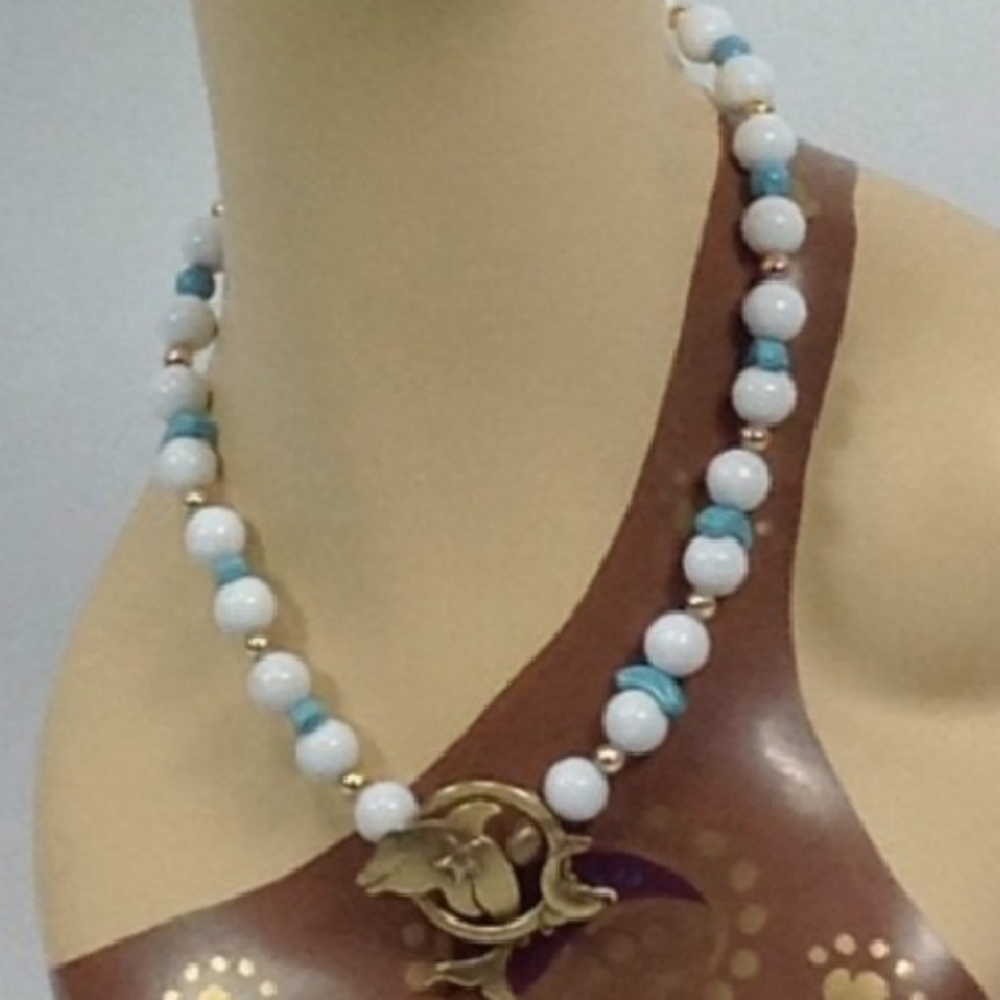 Beautiful dolphin necklace 🐬🐬🐬